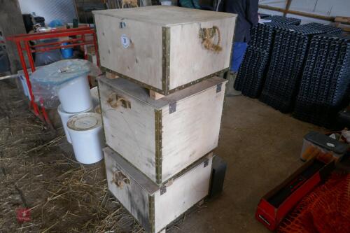 3 WOODEN STORAGE BOXES & METAL BOX(31)