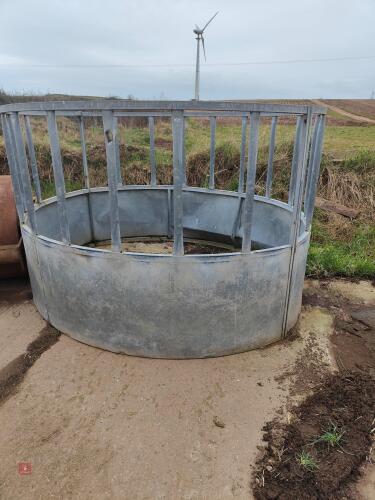 1 ROUND CATTLE FEEDER