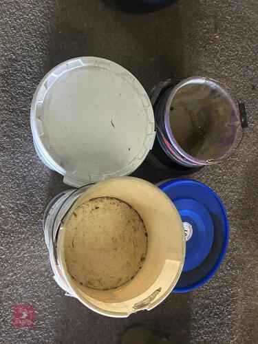 10 MIXED BUCKETS (31)