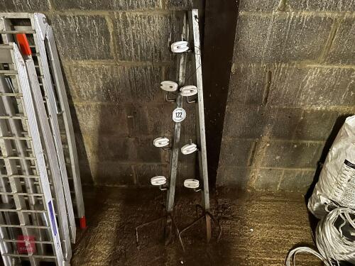 2 FENCING CORNER POSTS (122)