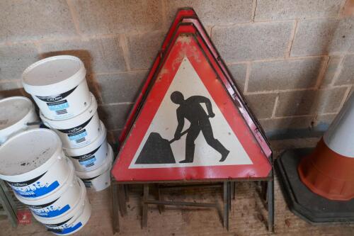4 'MEN AT WORK' ROAD SIGNS