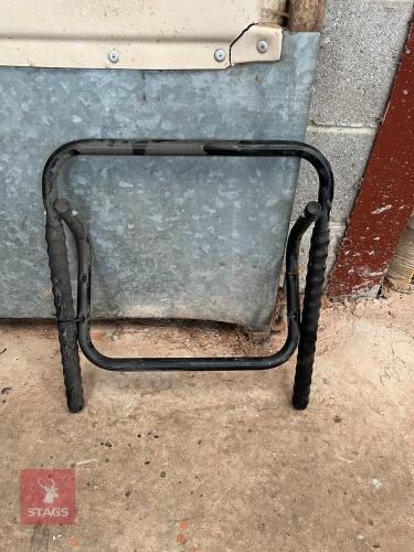 WALL MOUNTED BIKE RACK