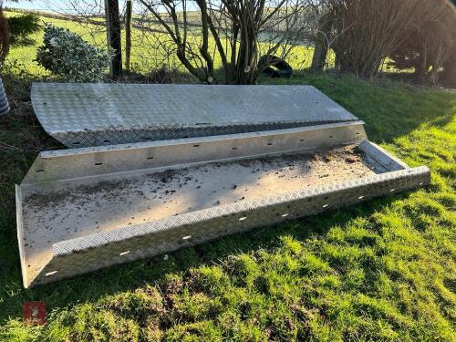 2 CHEQUER PLATE ITEMS