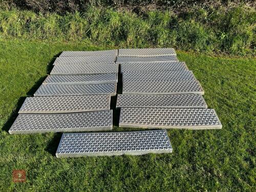 15 METAL STAIR TREADS