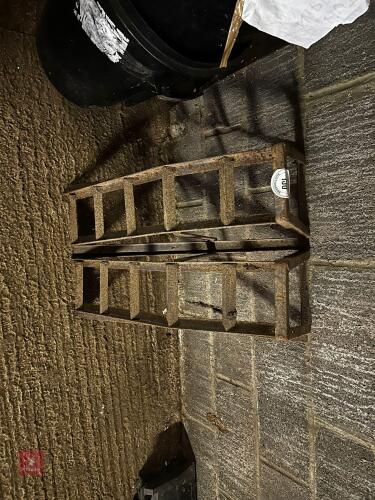 2 VEHICLE RAMPS (156)
