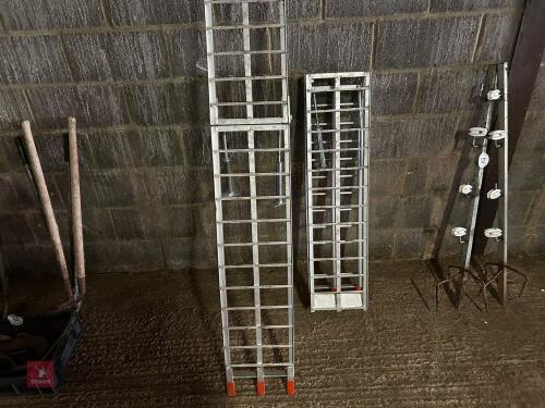 2 ALUMINIUM 7.5'' FOLDING RAMP (160)