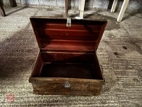 METAL STORAGE TRUNK (177)