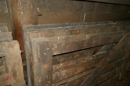 5 5' WOODEN LAMBING HURDLES