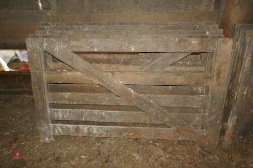 5 5' WOODEN LAMBING HURDLES