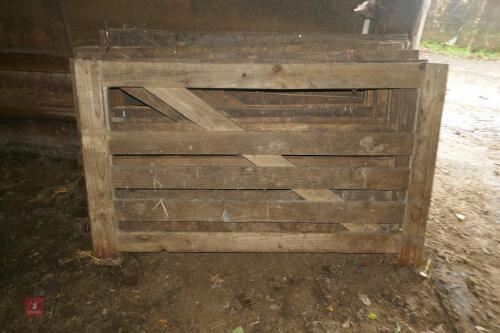 8 5' WOODEN LAMBING HURDLES