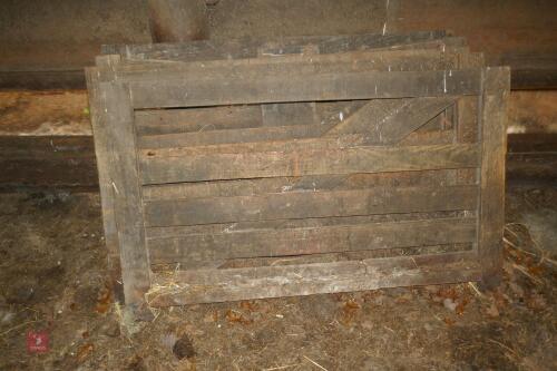 5 5' WOODEN LAMBING HURDLES