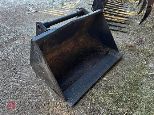 4' MANITOU LOADER BUCKET