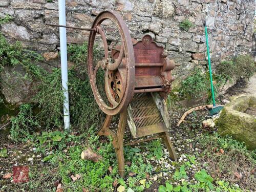BOMFORD OIL CAKE BREAKER FEATURE