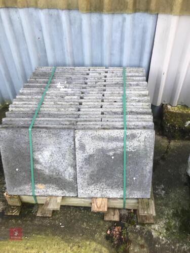 GREY CONCRETE PAVING SLABS OF 3 SIZES