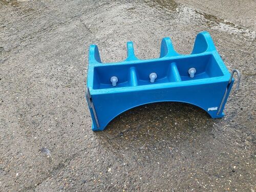 WYDALE 3 TEAT CALF FEEDER