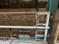 14' 6'' GALVANISED FEED BARRIER & TROUGH - 7