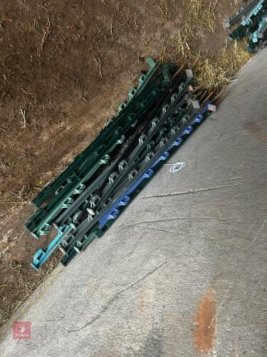 20 X PLASTIC ELECTRIC FENCE STAKES
