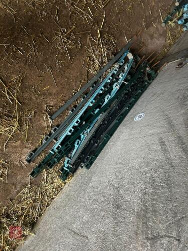 20 X PLASTIC ELECTRIC FENCE STAKES
