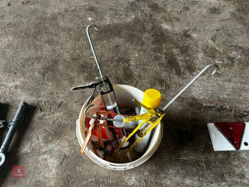 3 MASTIC GUNS AND TAPE