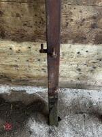 7' 5'' DOUBLE HANGING POST - 3