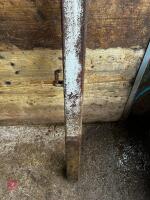 6' HANGING AND LATCHING POST - 3