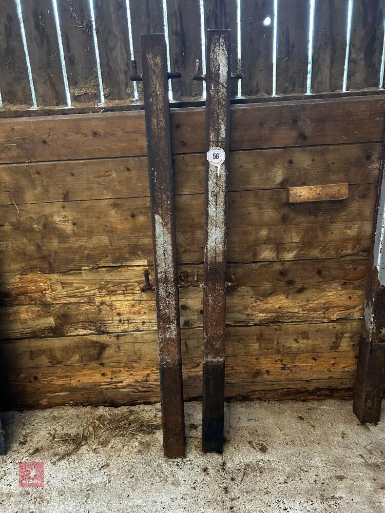 2 X 6' DOUBLE HANGING POSTS