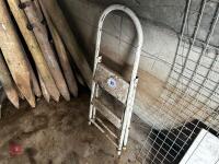 SMALL STEP LADDER - 3