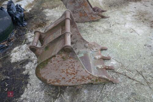 22'' DIGGING BUCKET WITH TEETH