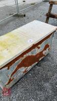 JOURDAIN HOOK OVER AD LID FEEDER - 6