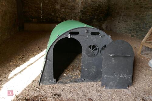 RUBBER STOCKBOARD LIVESTOCK SHELTER