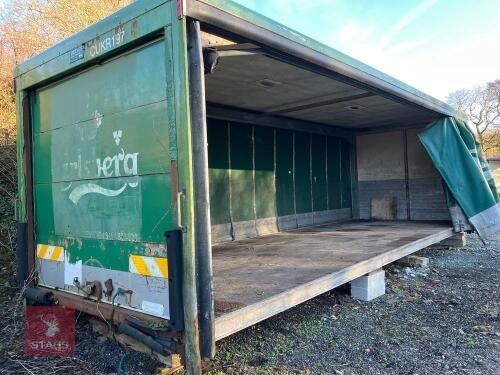 24' APROX CURTAINSIDE BODY