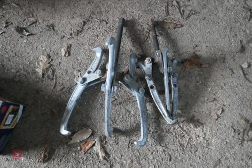 2 HUB PULLERS