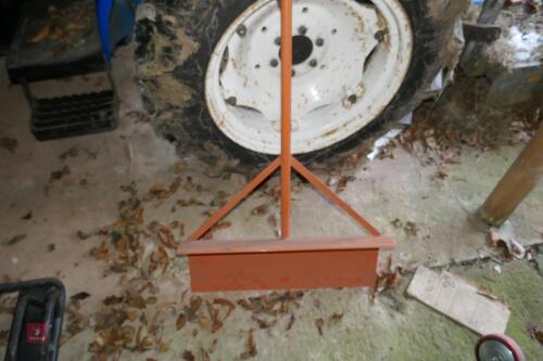 BRAND NEW METAL SNOW SHOVEL
