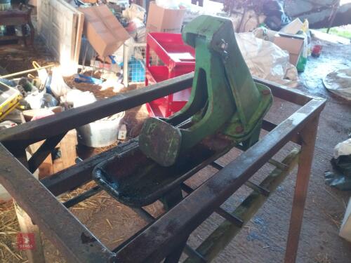 LISTER PASTURE PUMP WITH STAND