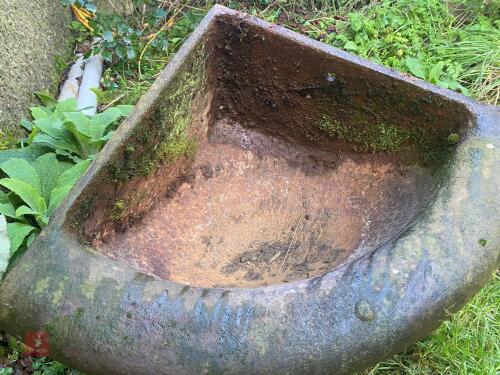 CAST IRON CORNER TROUGH