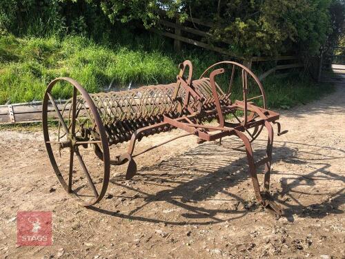 VINTAGE HUXTABLE HAY RAKE