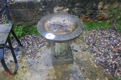 LRG STANDSTONE BIRD BATH (18)