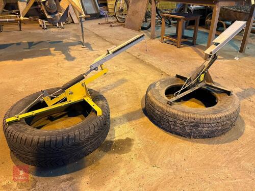 2 MANUAL CLAY TRAPS