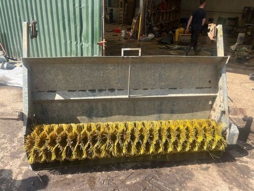 6' 6'' BUCKET BRUSH