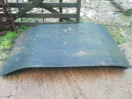 3 RUBBER MATS