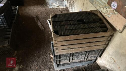 3X TRAY OF 4'' BLACK PLASTIC PLANT POTS