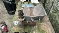 SET OF ANTIQUE SCALES & 6 ROUND WEIGHTS - 5