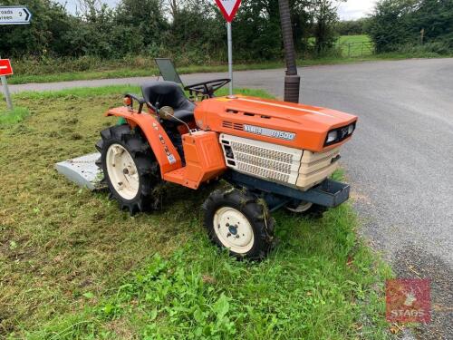 KUBOTA B1500 COMPACT TRACTOR & 4' TOPPER