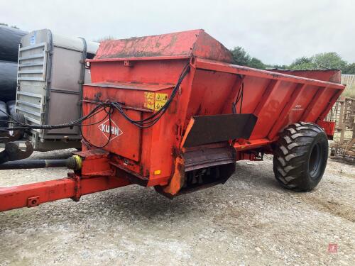 KUHN PRO TWIN SLINGER MUCK SPREADER