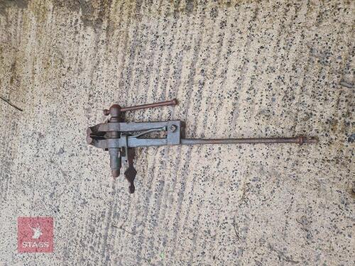ANTIQUE LARGE BLACKSMITH LEG VICE