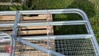 2 HALF MESH 2.4M GATES - 4