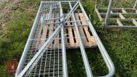 2 HALF MESH 2.4M GATES - 6
