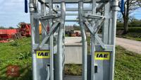 NEW IAE SARACE CATTLE CRUSH - 8