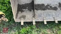 1.8M TRACTOR BUCKET WITH TEETH - 4