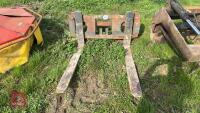 EURO 8 ADJUSTABLE PALLET FORKS - 2